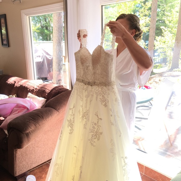 Alfred Angelo Wedding Dress - Picture 10 of 13